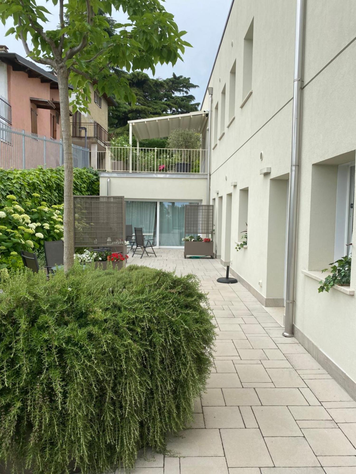 Bed & Breakfast La Home And Apartments Moniga del Garda Buitenkant foto